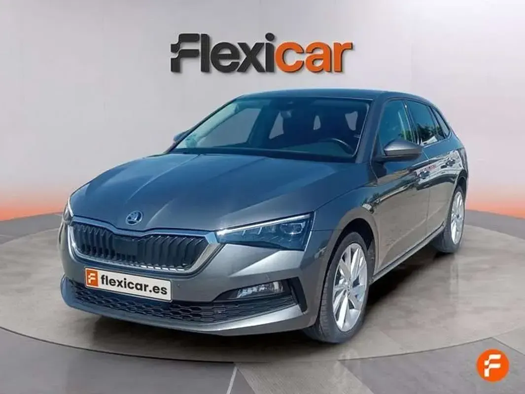 Usado Skoda Scala Style 110 CV (80 kW) 2022 Gris Utilitario