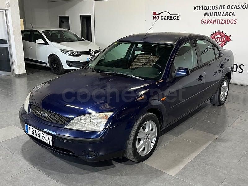 Usado Ford Mondeo Trend 125 CV (91 kW) 2001 Azul Berlina