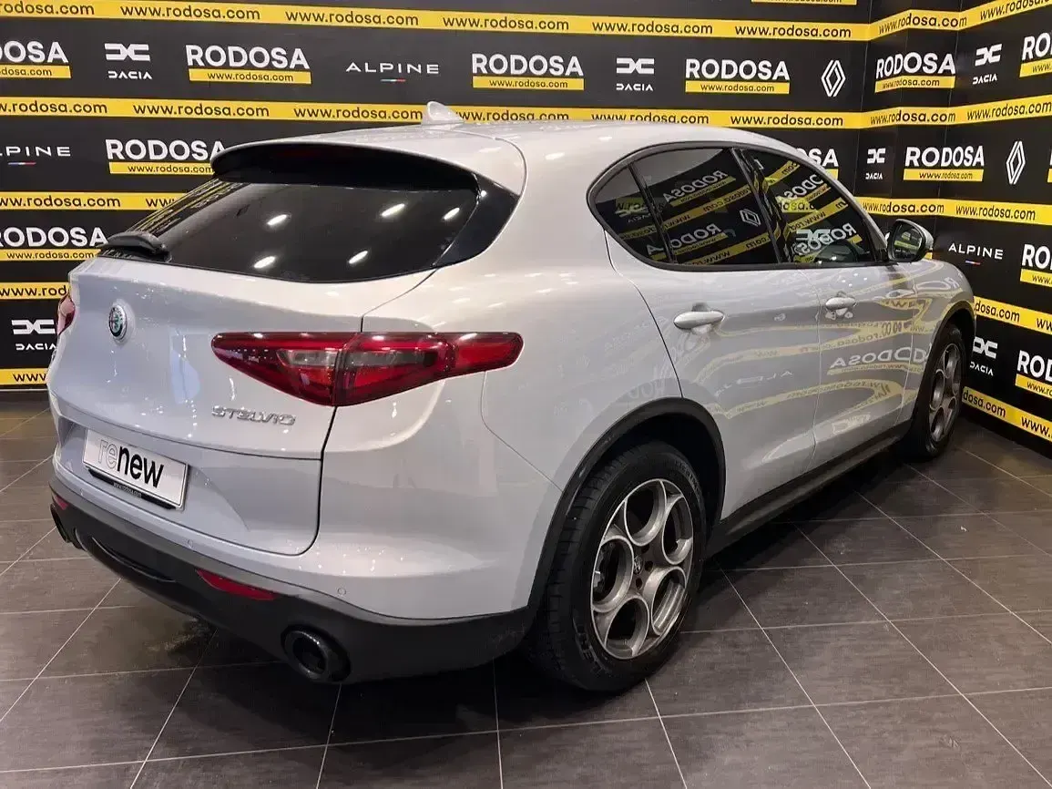 Usado Alfa Romeo Stelvio Sprint 190 CV (139 kW) 2022 Gris SUV