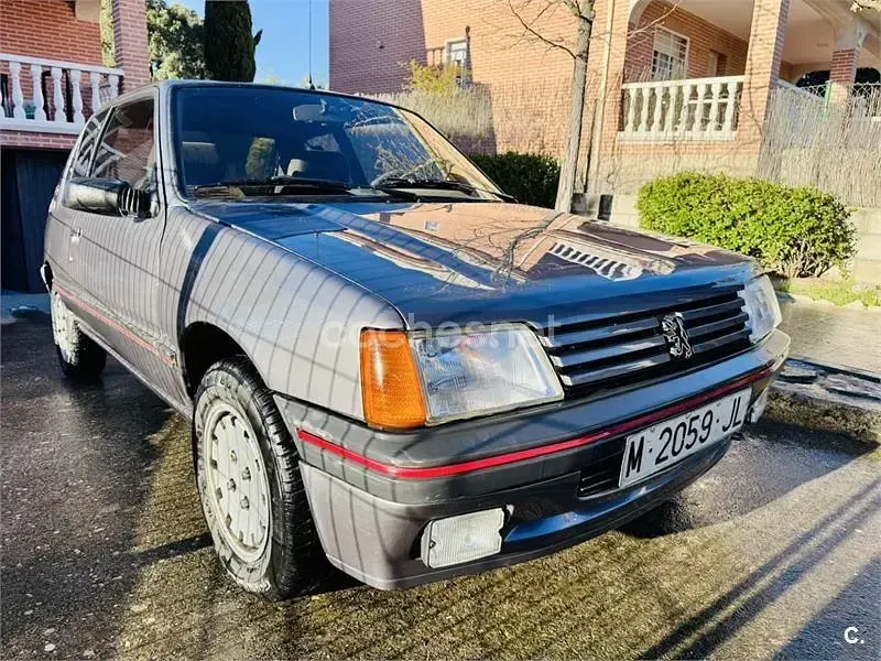 Usado Peugeot 205 GTi 95 CV (69 kW) 1989 Gris / plata Berlina