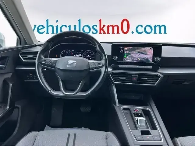 Usado Seat Leon Style 110 CV (80 kW) 2021 Blanco Utilitario