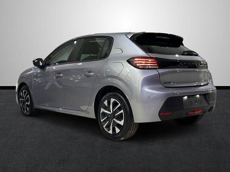 Usado Peugeot 208 Allure 102 CV (75 kW) 2024 Blanco Utilitario