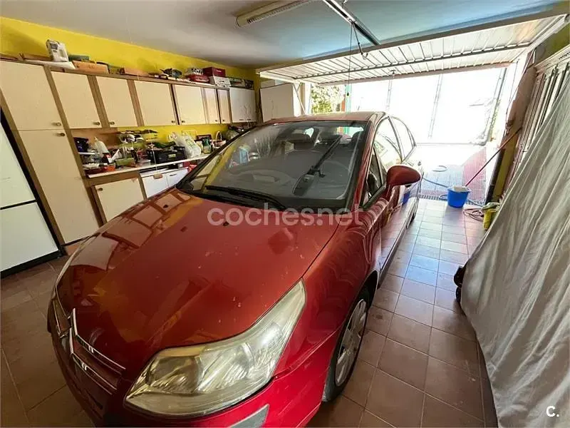 Usado Citroën C4 110 CV (80 kW) 2005 Rojo Berlina
