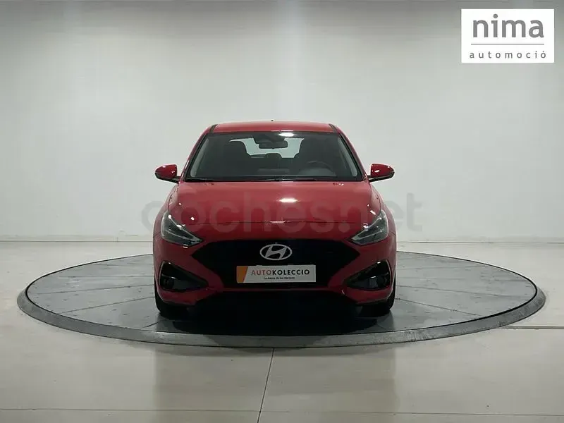 Usado Hyundai i30 100 CV (73 kW) 2025 Rojo Berlina