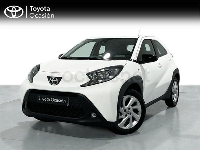 Usado Toyota Aygo X Play 72 CV (52 kW) 2022 Blanco SUV