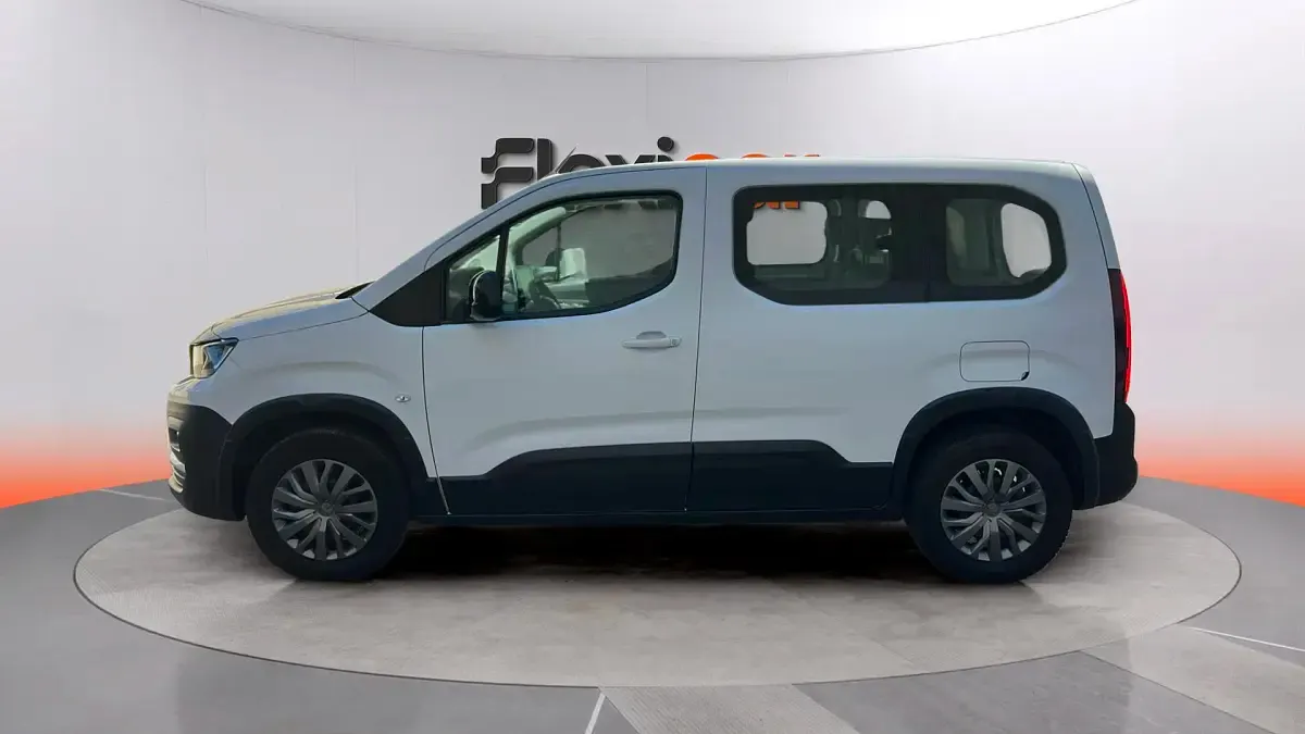 Usado Peugeot Rifter Active 102 CV (75 kW) 2023 Blanco Monovolumen