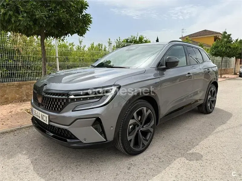 Usado Renault Austral Techno 158 CV (116 kW) 2025 Gris / plata SUV