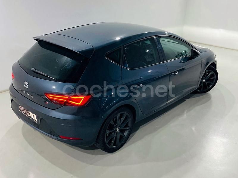 Usado Seat Leon FR 190 CV (139 kW) 2019 Gris / plata Berlina