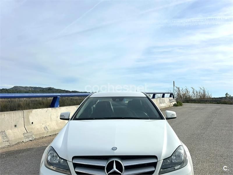 Używany Mercedes C220 170 KM (125 kW) 2012 Biały Coupe
