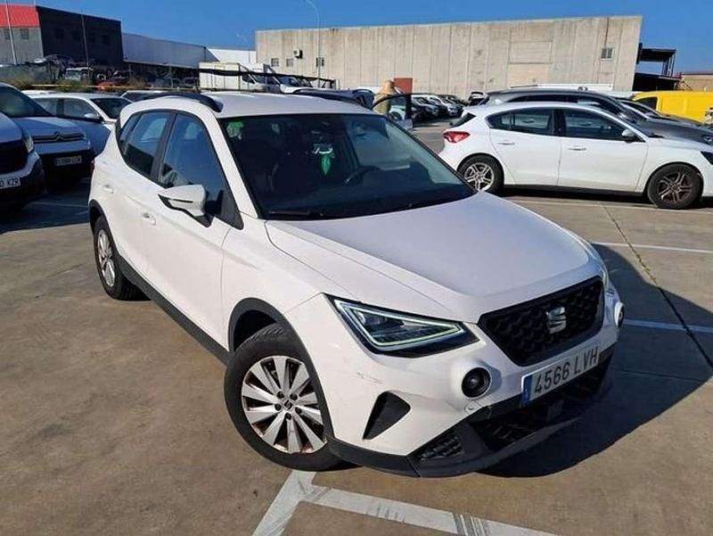 Usado Seat Arona Style Plus 110 CV (80 kW) 2021 Blanco SUV