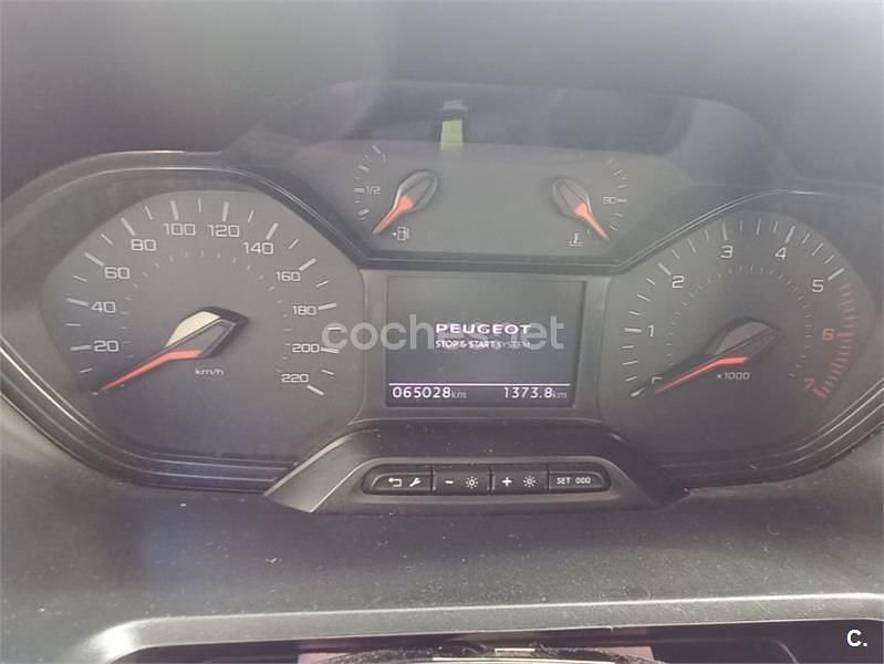 Usado Peugeot Rifter Allure 100 CV (73 kW) 2024 Negro Monovolumen