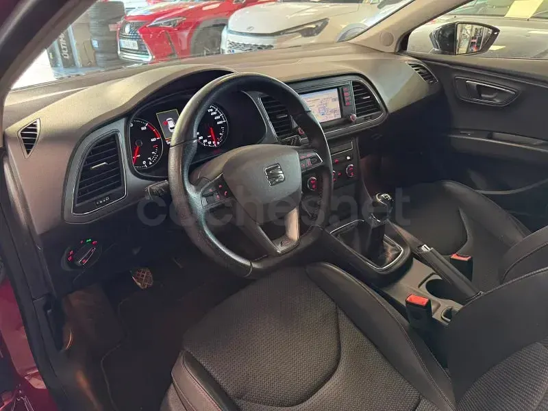 Usado Seat Leon FR 150 CV (110 kW) 2014 Rojo Berlina