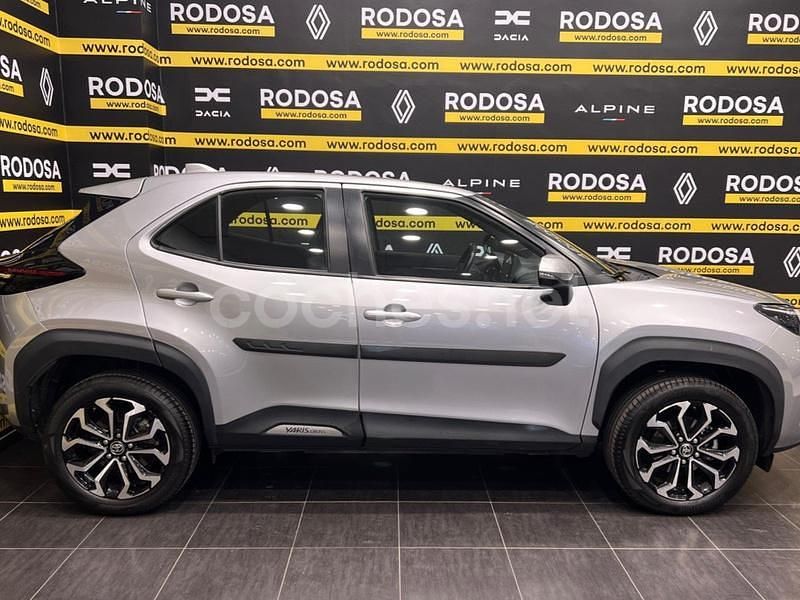 Usado Toyota Yaris Cross Business Edition 116 CV (85 kW) 2021 Gris / plata SUV