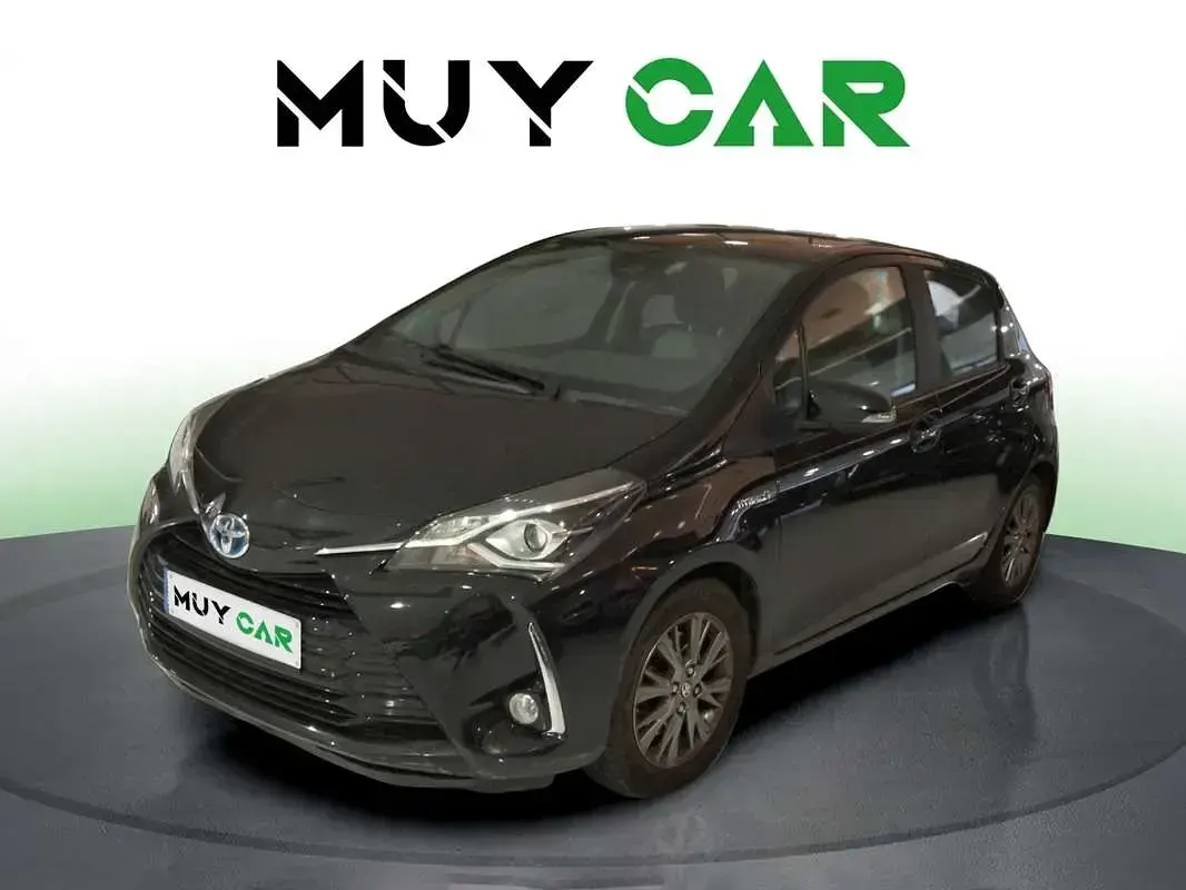 Käytetty Toyota Yaris Hybrid Active 100 HP (73 kW) 2018 Musta Viistoperä