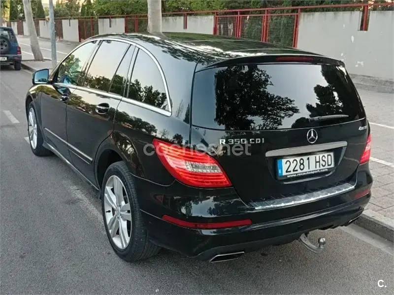 Usado Mercedes R350 265 CV (194 kW) 2013 Negro Familiar