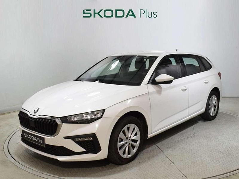 Usado Skoda Scala Essence 95 CV (69 kW) 2024 Blanco Utilitario