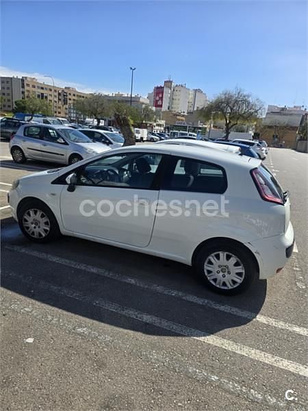 Usado Fiat Punto Pop 69 CV (50 kW) 2011 Blanco Utilitario