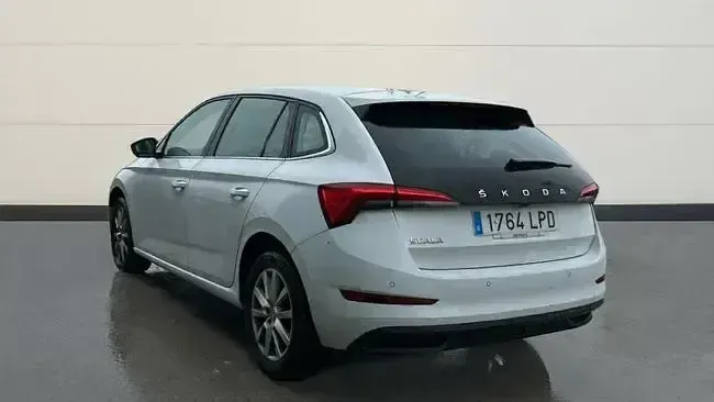 Usado Skoda Scala Ambition 110 CV (80 kW) 2021 Blanco Utilitario
