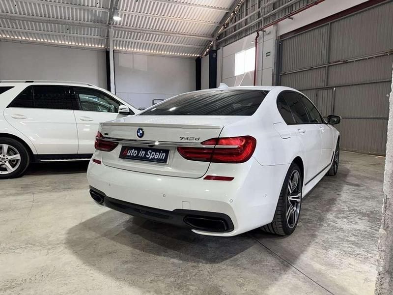 Usado BMW 740 320 CV (235 kW) 2018 Blanco Berlina