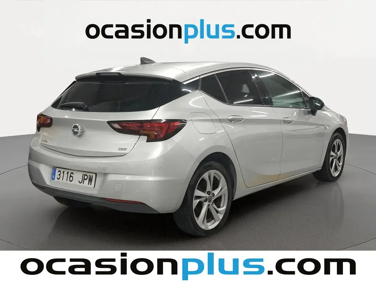 Usado Opel Astra Dynamic 110 CV (80 kW) 2016 Gris plata Utilitario