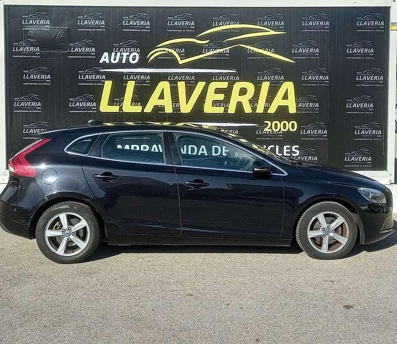 Usado Volvo V40 Momentum 115 CV (84 kW) 2012 Negro Utilitario