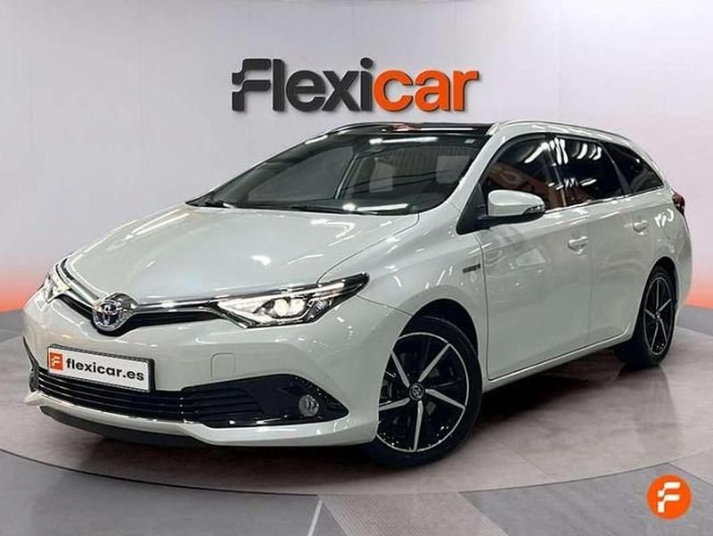 Usado Toyota Auris Touring Sports Active 136 CV (100 kW) 2017 Blanco Familiar