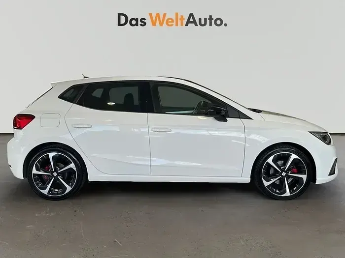 Usado Seat Ibiza FR 110 CV (80 kW) 2023 Blanco Utilitario