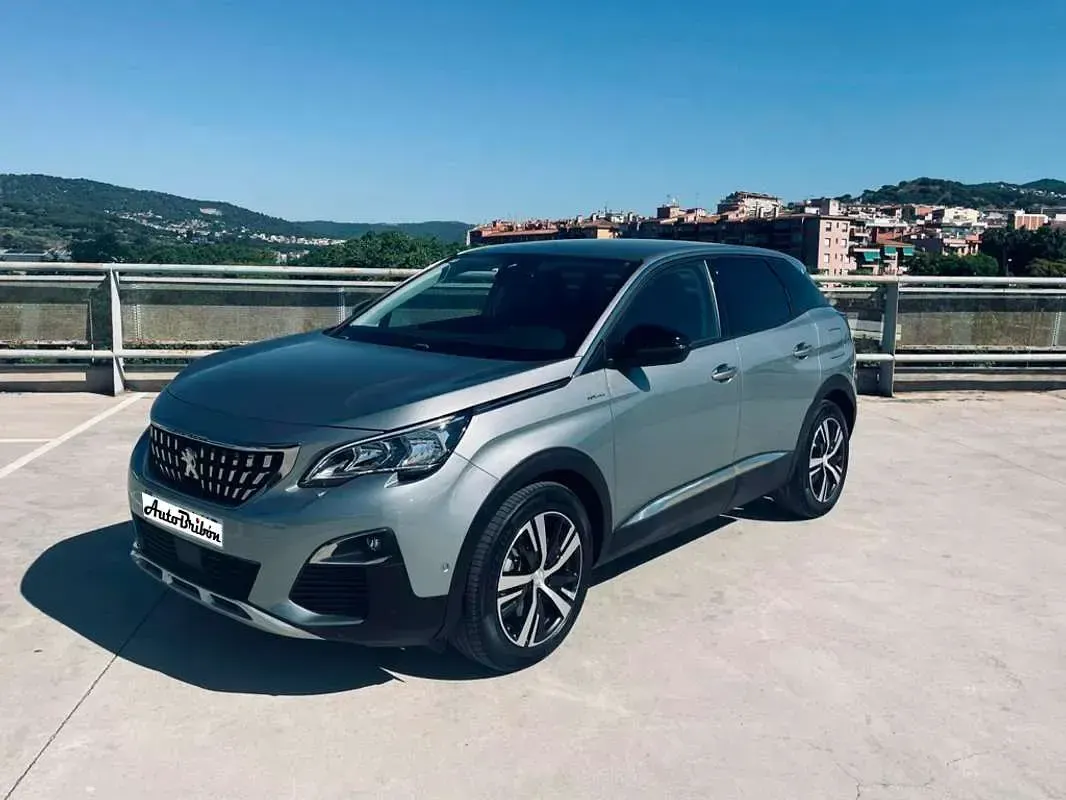 Usado Peugeot 3008 Allure 224 CV (164 kW) 2021 Gris SUV