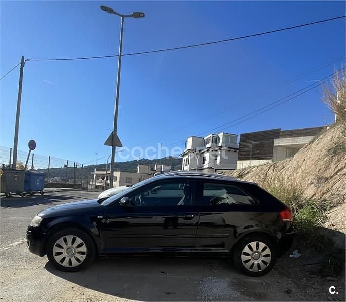Usado Audi A3 Ambiente 105 CV (77 kW) 2005 Negro Berlina