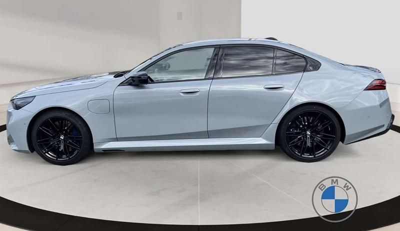 Używany BMW M5 M Sport 727 KM (534 kW) 2025 Szary Sedan/Limuzyna