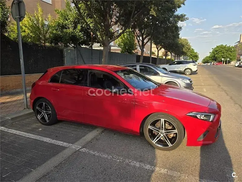 Usado Mercedes A180 116 CV (85 kW) 2020 Rojo Berlina