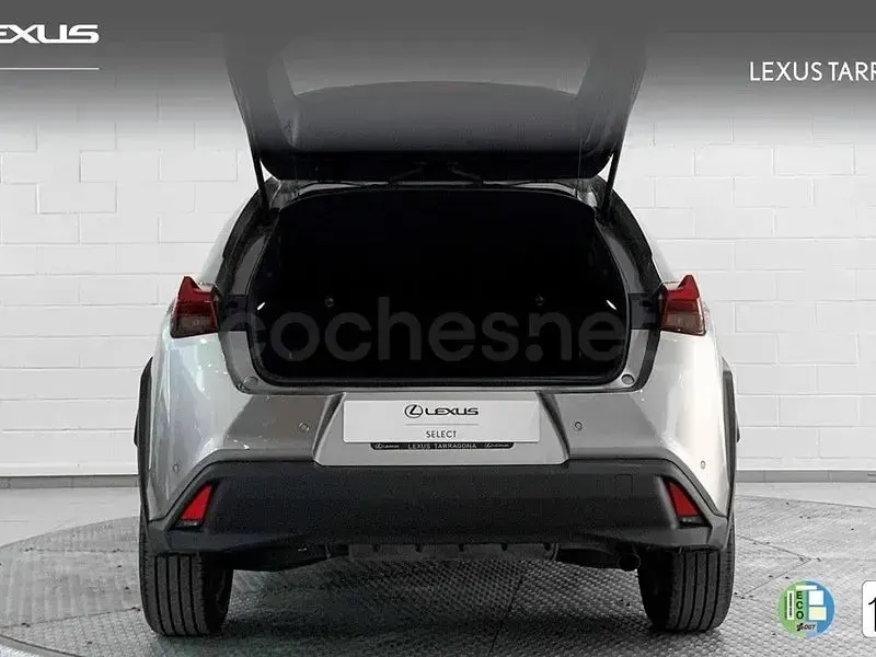 Usado Lexus UX 199 CV (146 kW) 2025 Gris / plata SUV