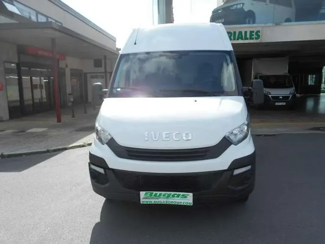 Usado Iveco Daily 140 CV (102 kW) 2019 Blanco Van