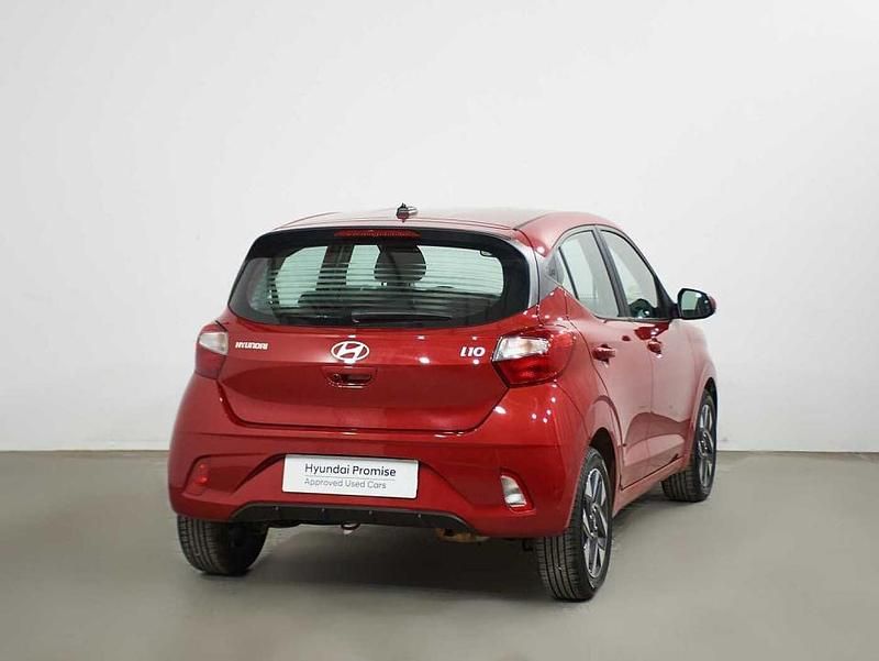 Usado Hyundai i10 67 CV (49 kW) 2024 Gris Utilitario