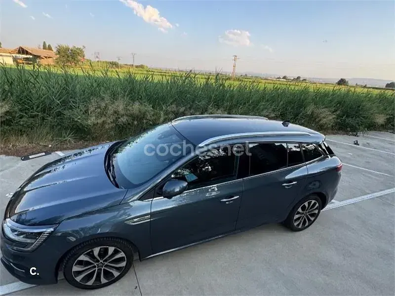 Usado Renault Mégane GrandTour Techno 140 CV (102 kW) 2023 Gris / plata Familiar