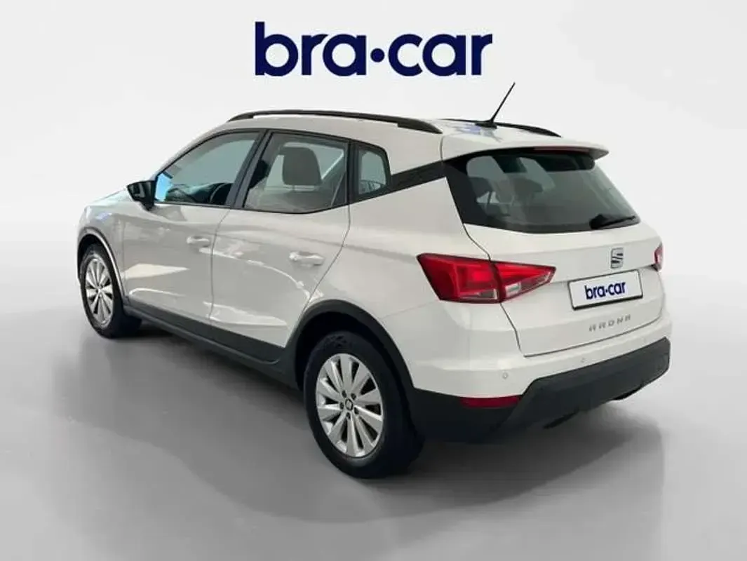 Usado Seat Arona Ecomotive 95 CV (69 kW) 2021 Blanco SUV