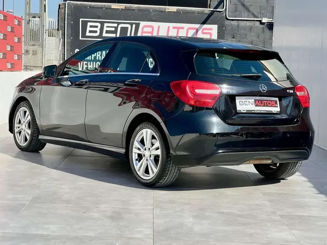 Usado Mercedes A160 2015 Negro Utilitario