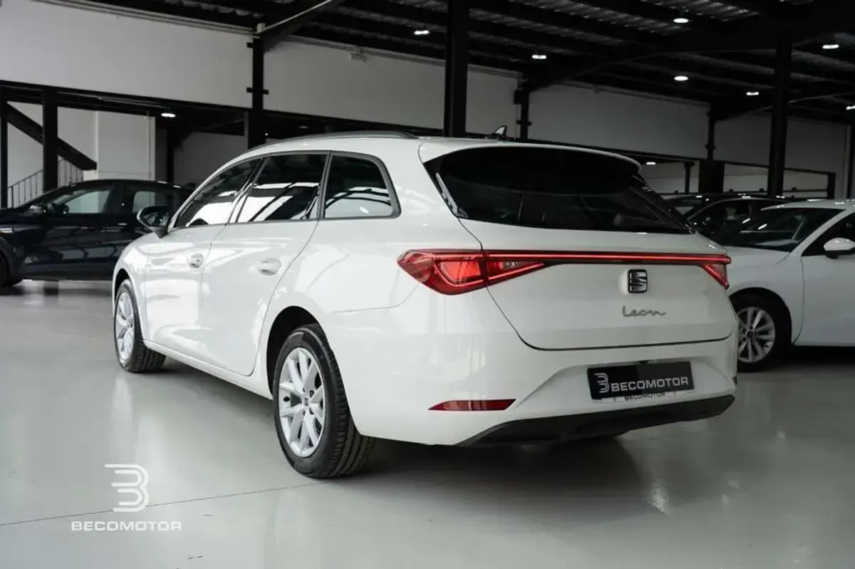 Usado Seat Leon ST FR 150 CV (110 kW) 2022 Blanco Familiar