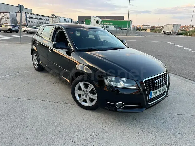 Usado Audi A3 Attraction 140 CV (102 kW) 2012 Negro Utilitario