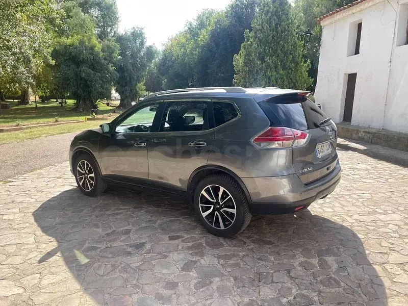 Usado Nissan X-Trail Tekna 130 CV (95 kW) 2015 Gris / plata SUV