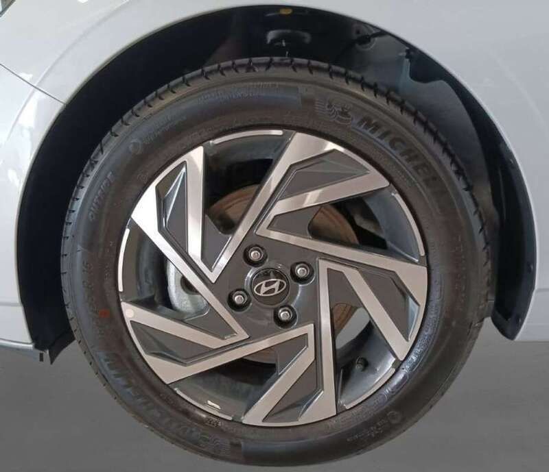 Gris Usado 2025 Hyundai i20 Berlina | 18.490 € (Super precio) - Imagen 1/2