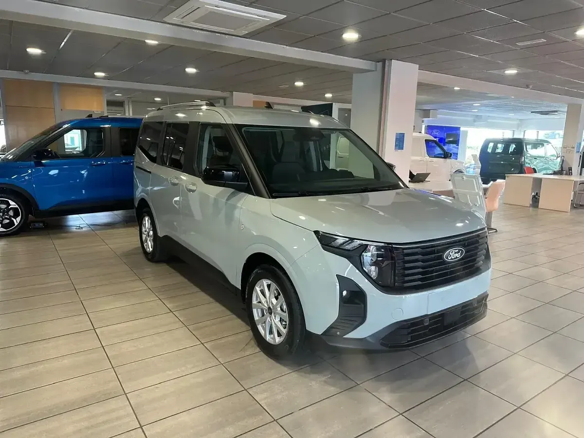 Nuevo Ford Tourneo Courier Titanium 125 CV (91 kW) 2026 Blanco Monovolumen