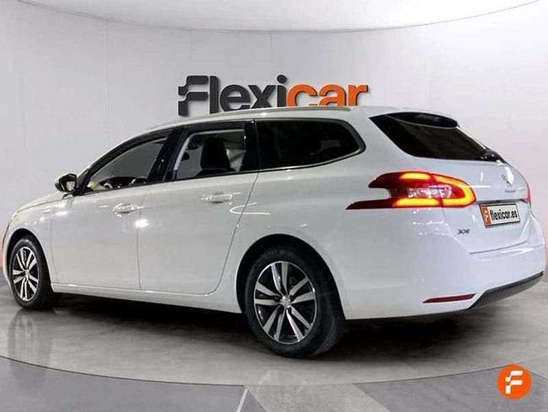 Usado Peugeot 308 SW Style 131 CV (96 kW) 2021 Blanco Familiar