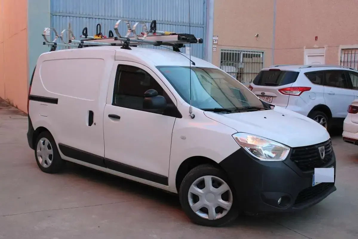 Usado Dacia Dokker Ambiance 90 CV (66 kW) 2017 Blanco Monovolumen