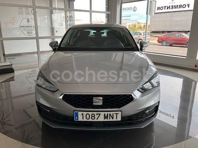 Usado Seat Leon Style 150 CV (110 kW) 2024 Gris / plata Berlina