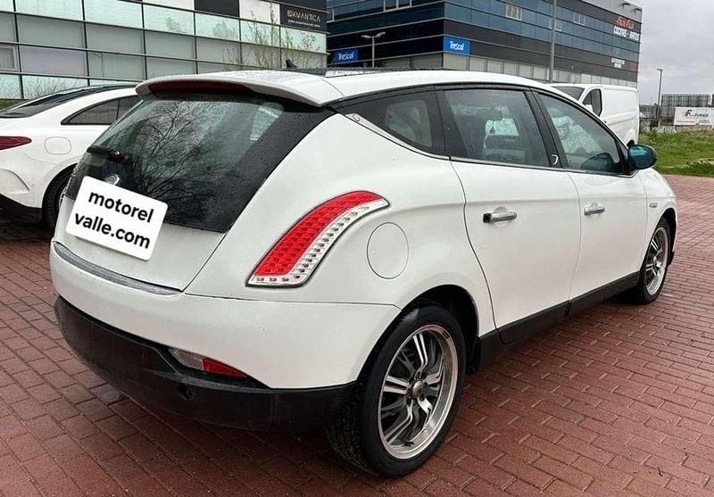 Usado Lancia Delta 120 CV (88 kW) 2010 Blanco Utilitario