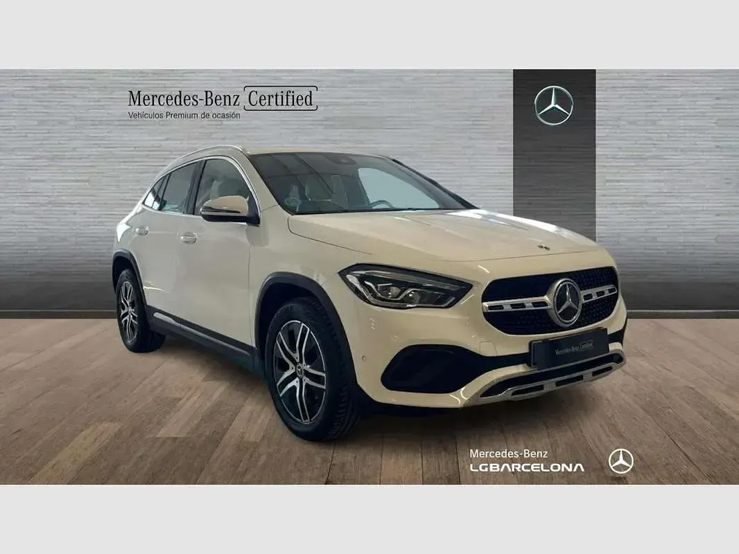 Usado Mercedes GLA180 136 CV (100 kW) 2022 Blanco SUV