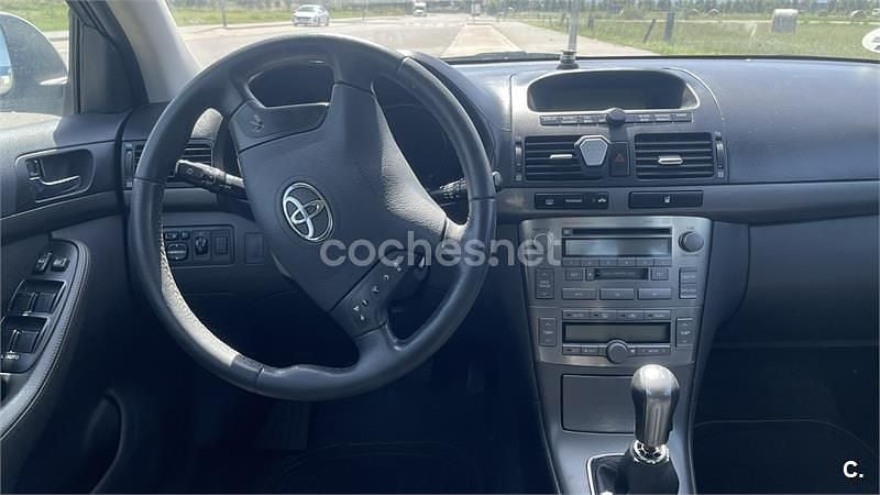Gris / plata Usado 2003 Toyota Avensis Executive Berlina | 3900 € (Buen precio) - Imagen 1/2