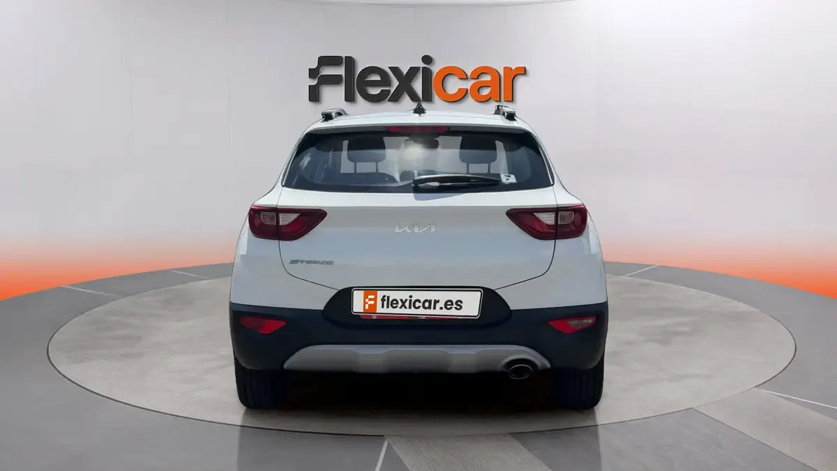 Usado Kia Stonic 84 CV (61 kW) 2023 Blanco SUV