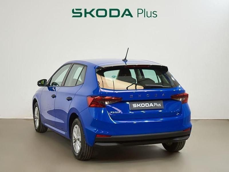 Usado Skoda Fabia Essence 80 HP (58 kW) 2025 Azul Citadino